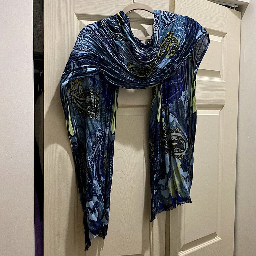 Spring scarf - Picture 2 of 2